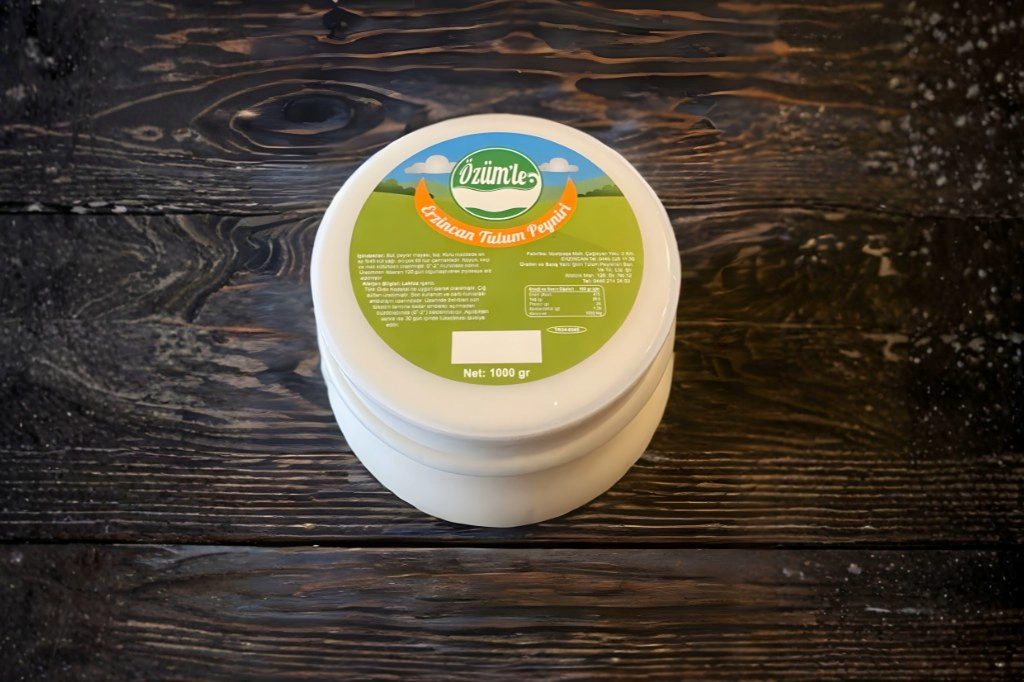 Özüm'le Erzincan Tulum Peyniri 1 kg Özüm'le Erzincan Tulum Peyniri 1 kg